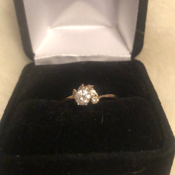 Jewelry - Genuine Fine Diamond ring